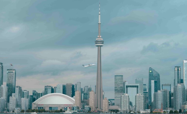 How To Move from Dubai to Canada?