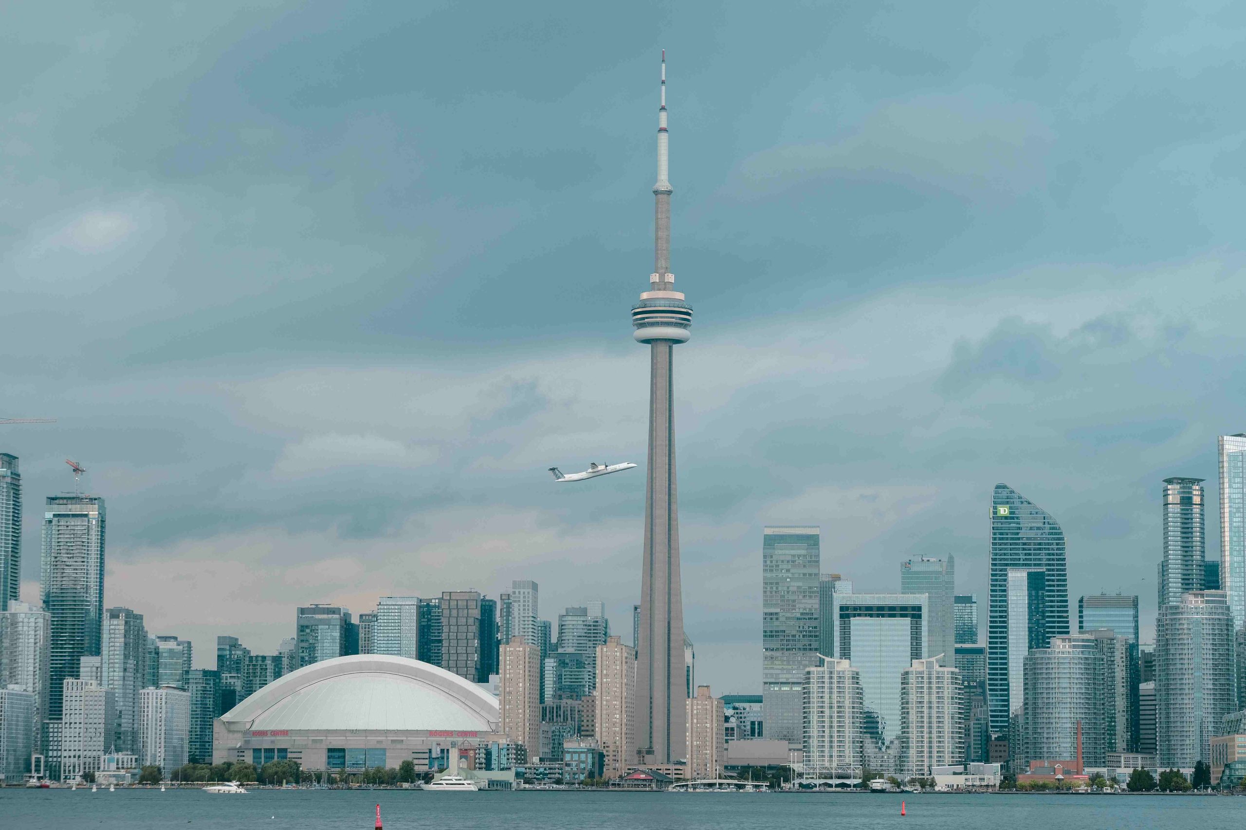 How To Move from Dubai to Canada?