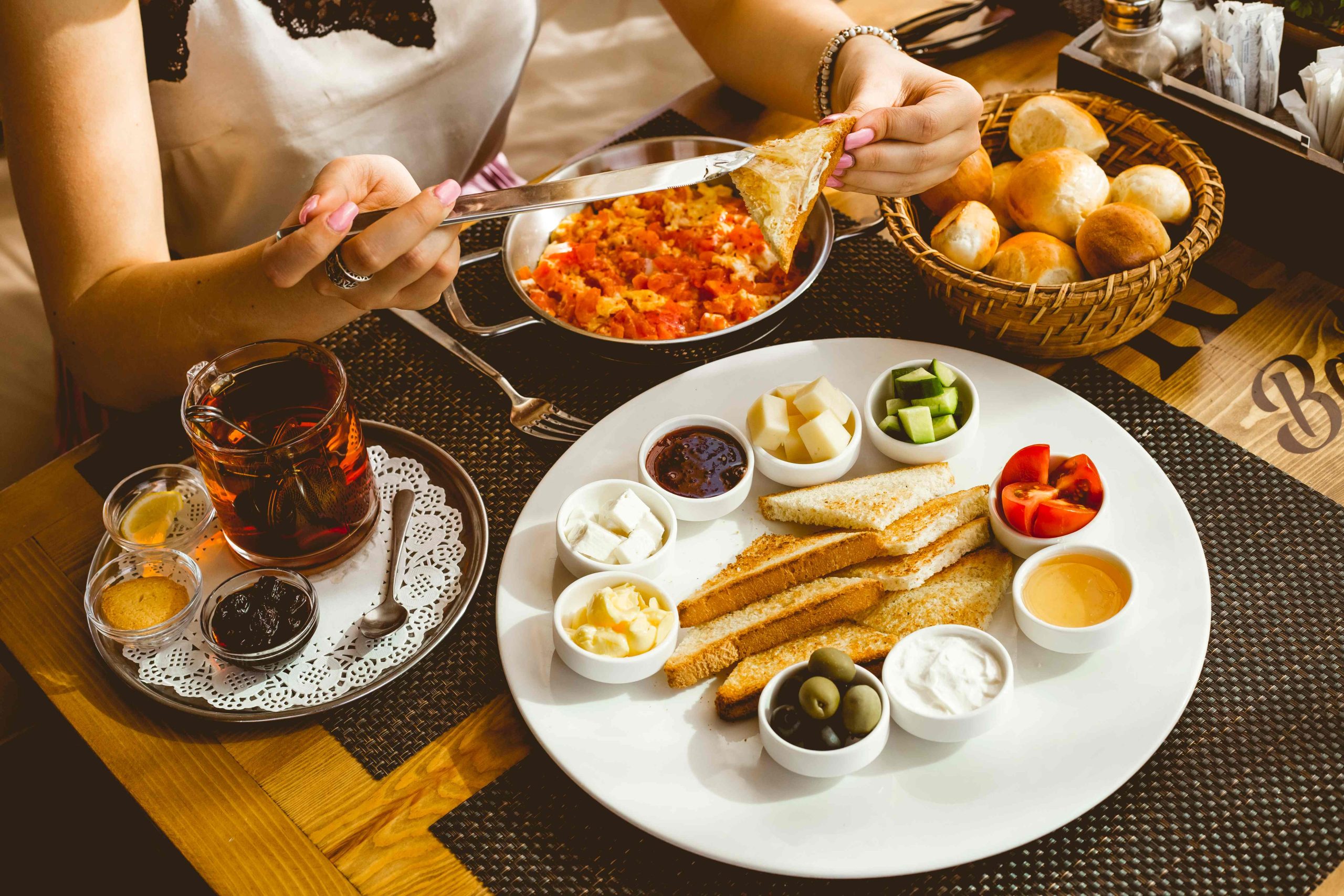 Why English Breakfast in Dubai Fits Modern Lifestyles